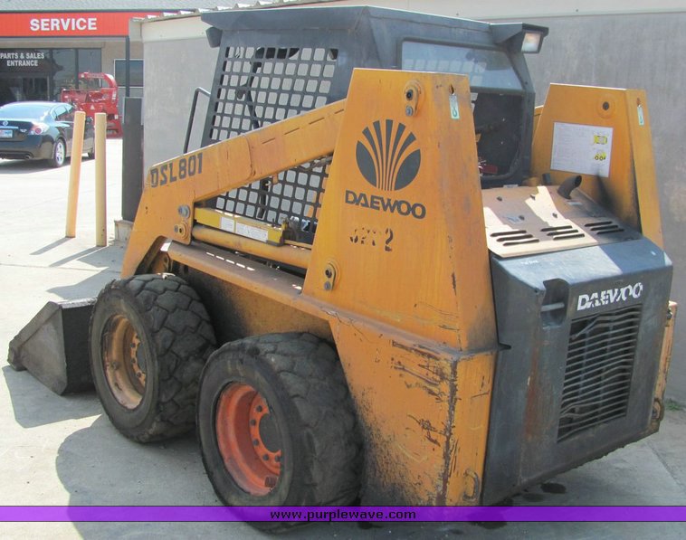 image for item 1006 1997 Daewoo DSL801-U skid steer