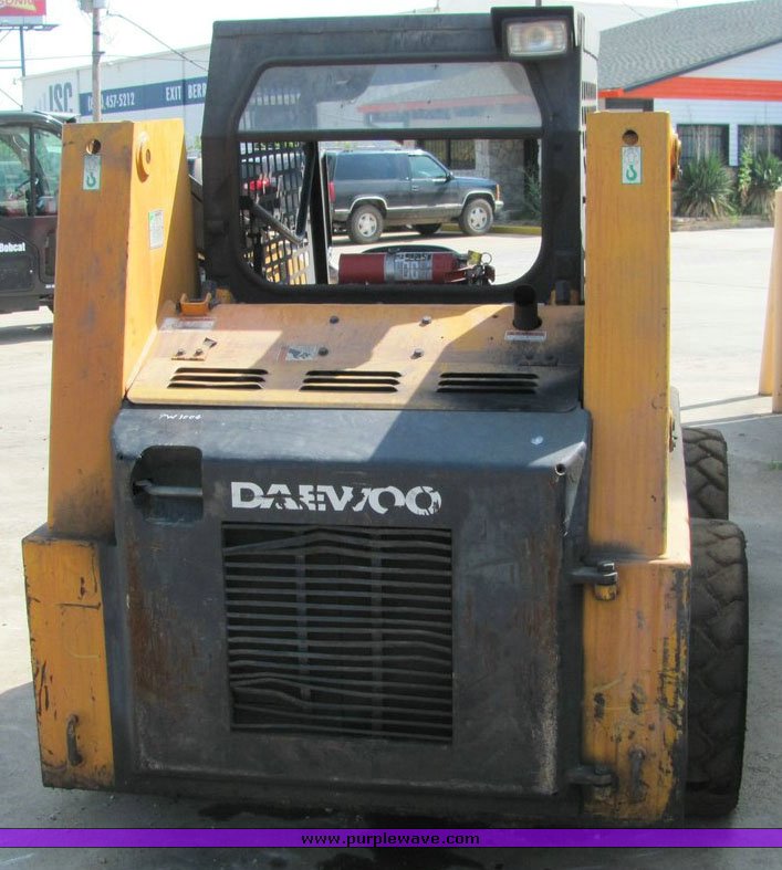 image for item 1006 1997 Daewoo DSL801-U skid steer
