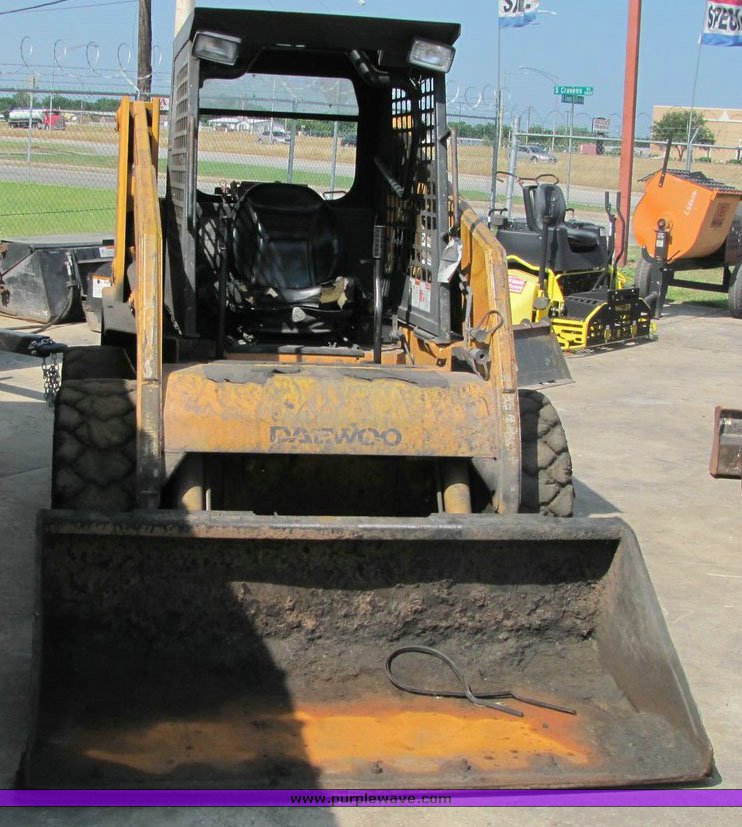 image for item 1006 1997 Daewoo DSL801-U skid steer