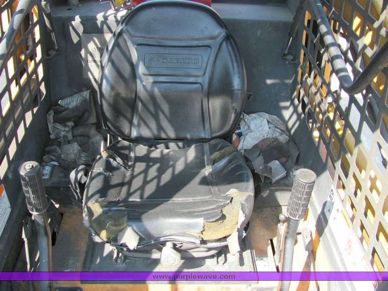 image for item 1006 1997 Daewoo DSL801-U skid steer