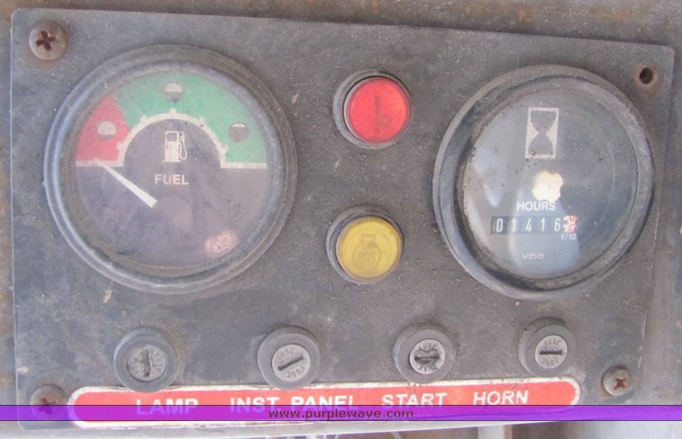 image for item 1006 1997 Daewoo DSL801-U skid steer