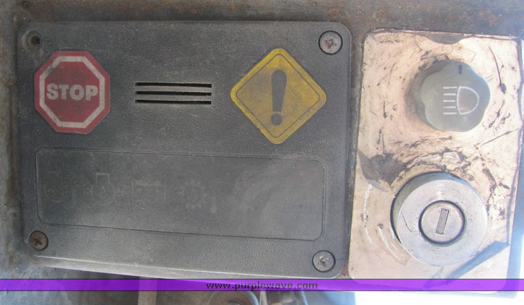 image for item 1006 1997 Daewoo DSL801-U skid steer