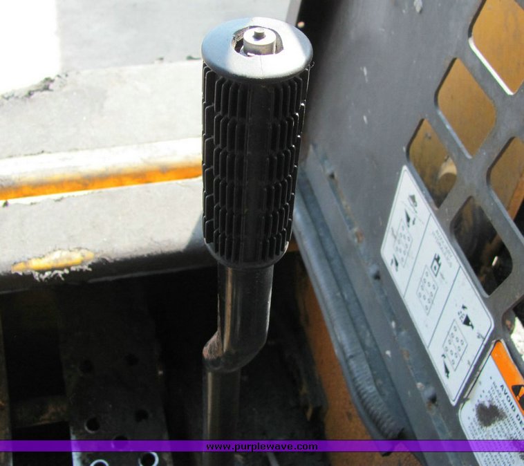 image for item 1006 1997 Daewoo DSL801-U skid steer