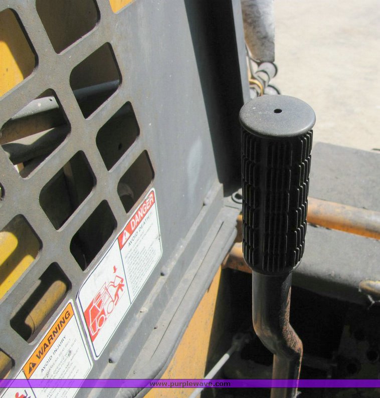 image for item 1006 1997 Daewoo DSL801-U skid steer