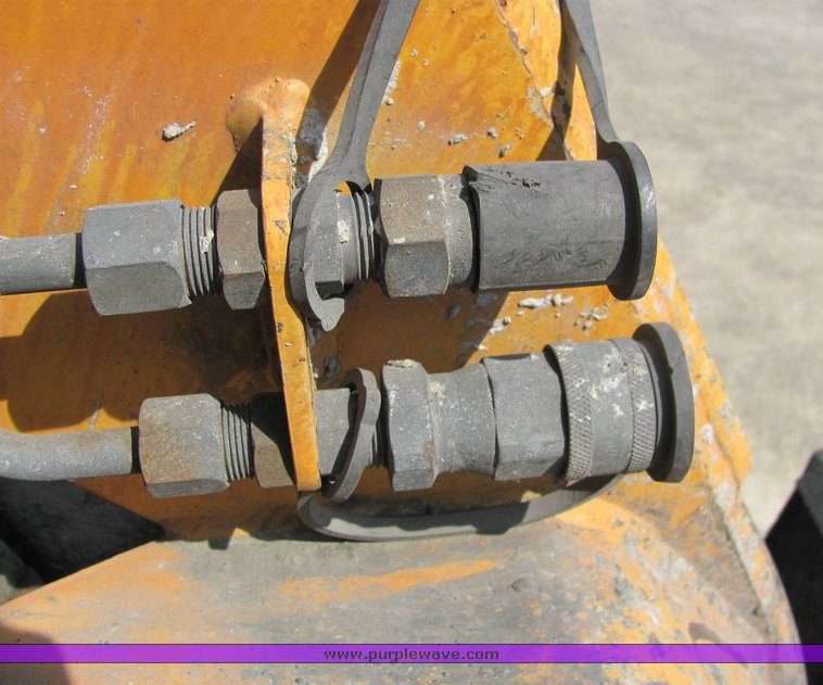 image for item 1006 1997 Daewoo DSL801-U skid steer