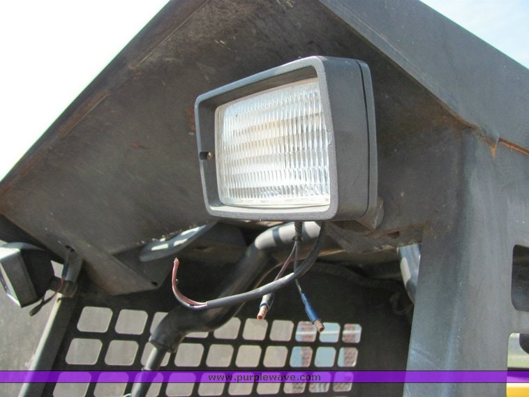 image for item 1006 1997 Daewoo DSL801-U skid steer