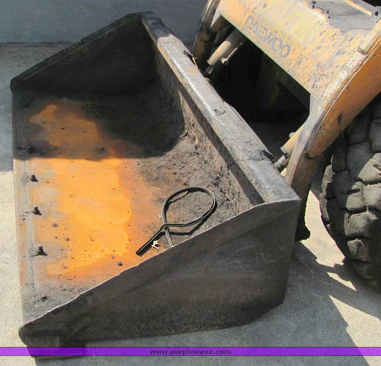 image for item 1006 1997 Daewoo DSL801-U skid steer