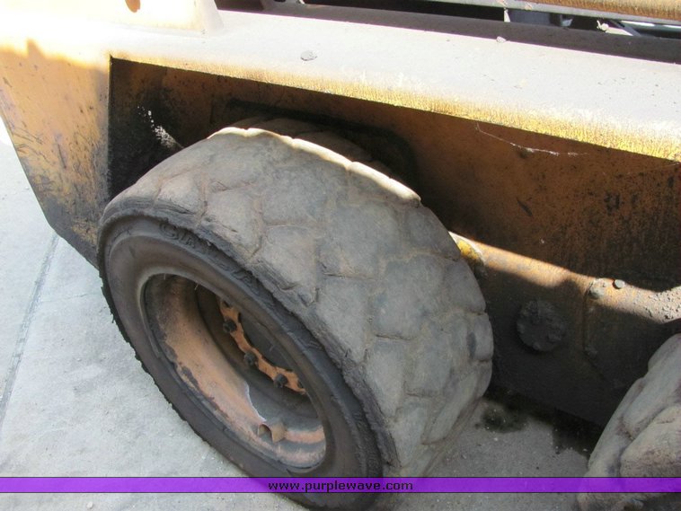 image for item 1006 1997 Daewoo DSL801-U skid steer