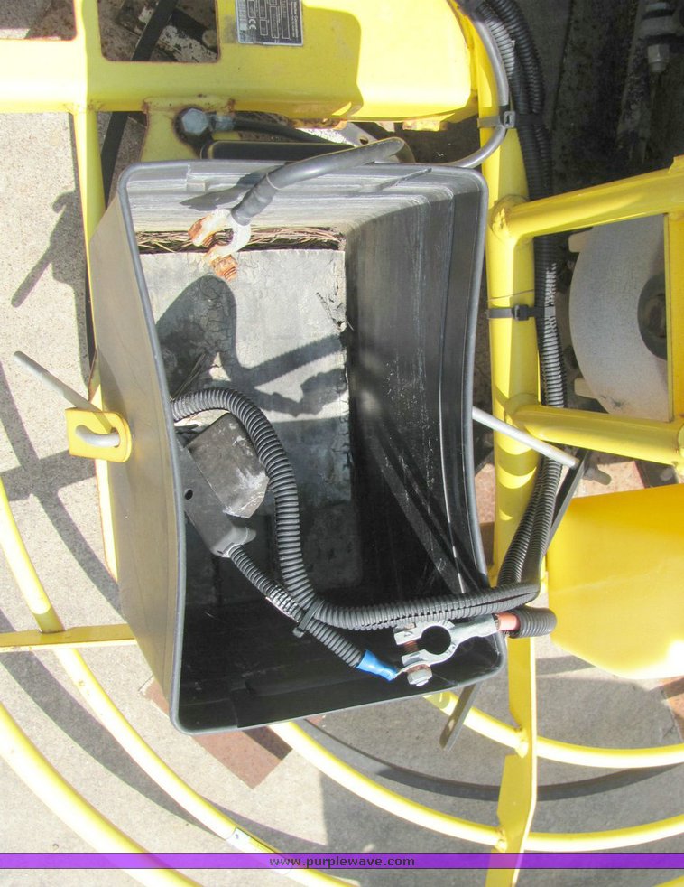 image for item 1015 2006 Wacker CRT48-31V 8' riding trowel