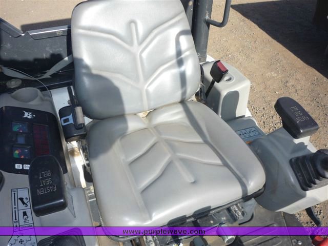 image for item 1050 2005 Bobcat 430 excavator