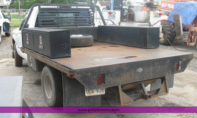 image for item 2459 1995 Chevrolet C3500 pickup truck