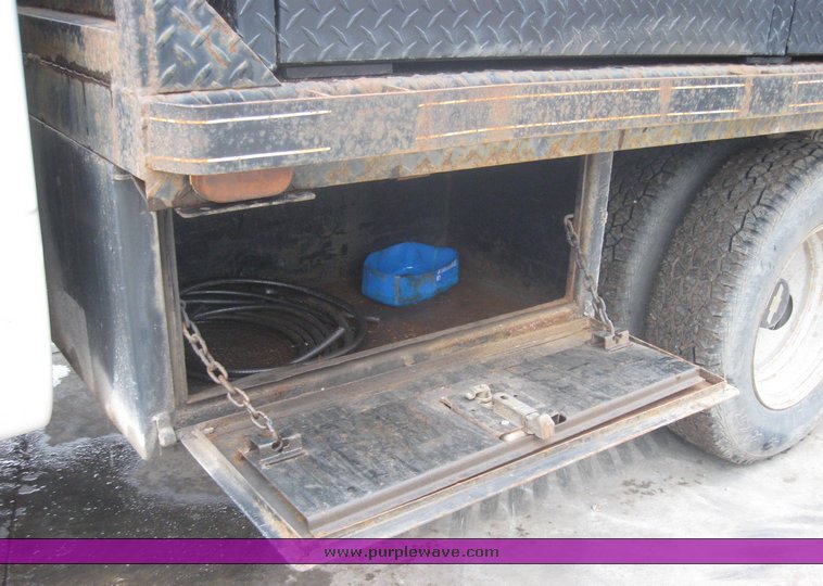 image for item 2459 1995 Chevrolet C3500 pickup truck