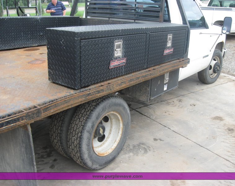 image for item 2459 1995 Chevrolet C3500 pickup truck