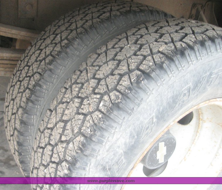 image for item 2459 1995 Chevrolet C3500 pickup truck