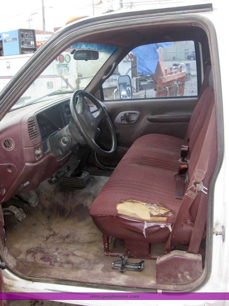 image for item 2459 1995 Chevrolet C3500 pickup truck