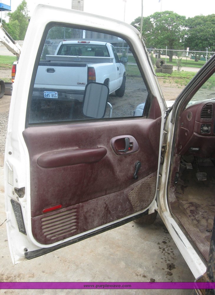 image for item 2459 1995 Chevrolet C3500 pickup truck