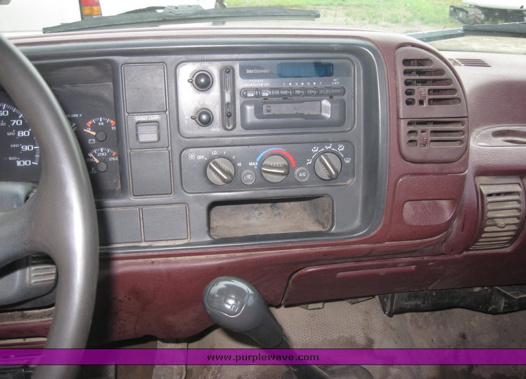 image for item 2459 1995 Chevrolet C3500 pickup truck