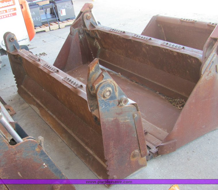 image for item 4318 Bobcat 80" combination bucket back