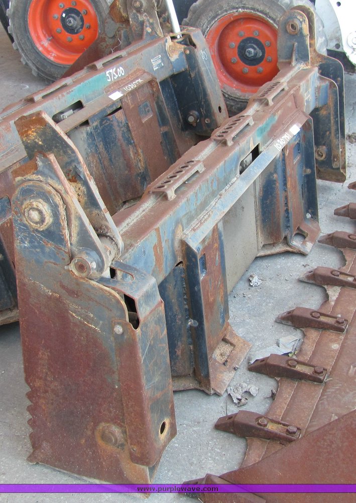 image for item 4318 Bobcat 80" combination bucket back