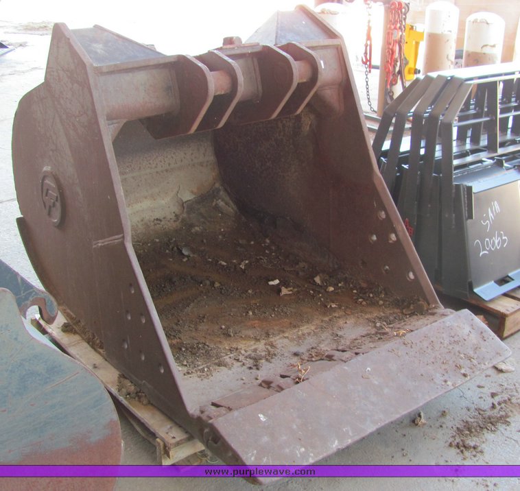 Central Fab 1 3/8" cubic yard excavator bucket in Wichita, KS Item
