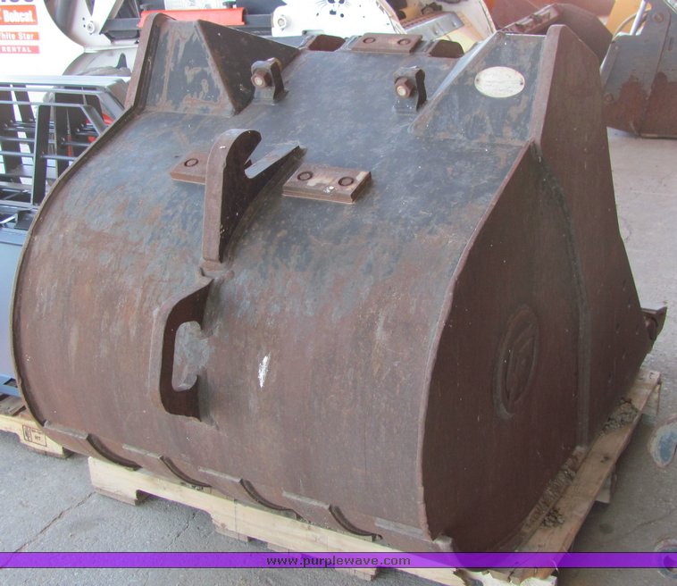 Central Fab 1 3/8" cubic yard excavator bucket in Wichita, KS Item