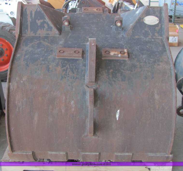 Central Fab 1 3/8" cubic yard excavator bucket in Wichita, KS Item