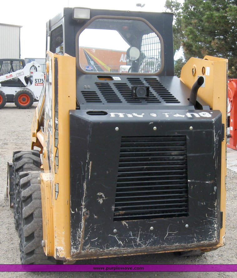 image for item 6635 2001 Mustang 2042 skid steer