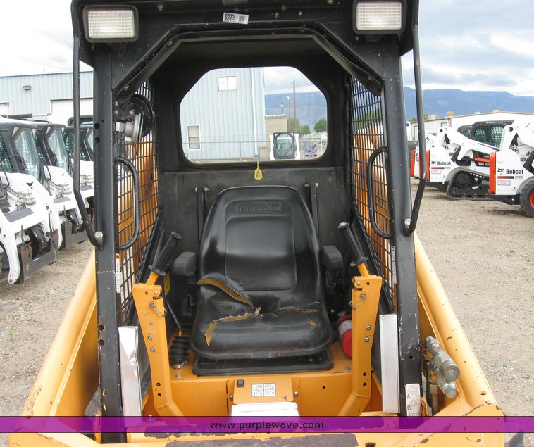 image for item 6635 2001 Mustang 2042 skid steer