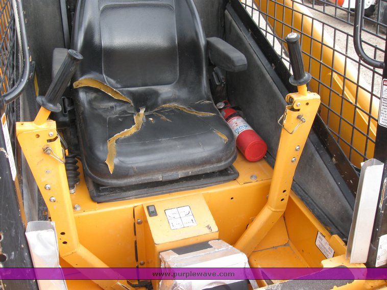 image for item 6635 2001 Mustang 2042 skid steer