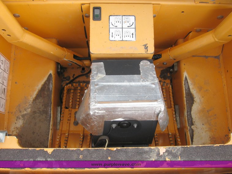 image for item 6635 2001 Mustang 2042 skid steer