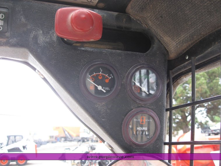 image for item 6635 2001 Mustang 2042 skid steer