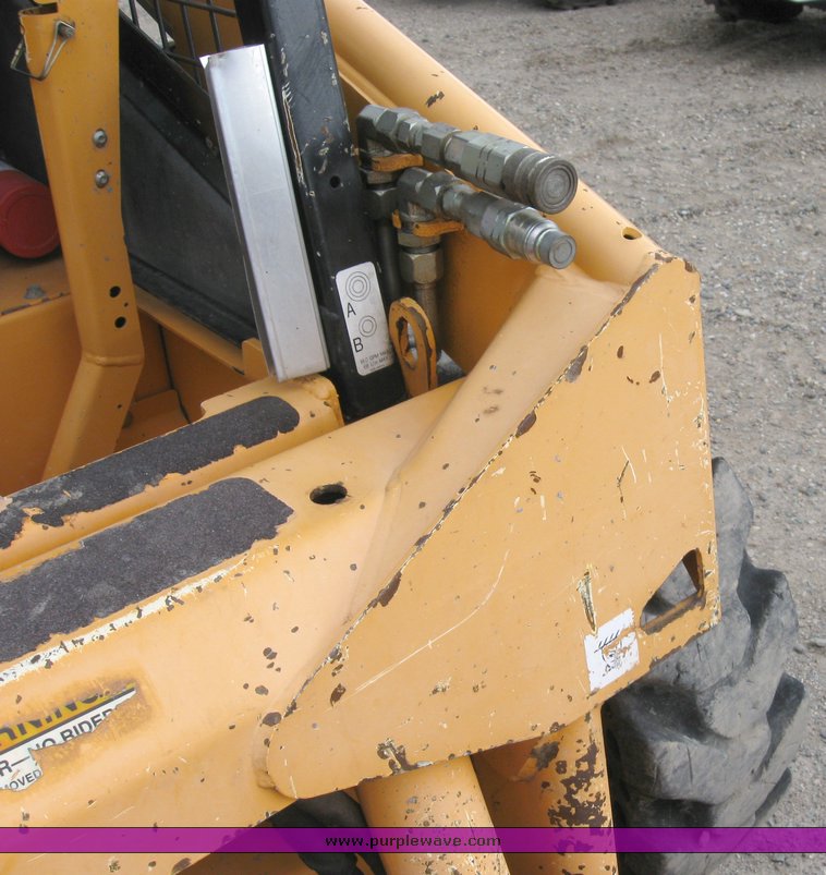 image for item 6635 2001 Mustang 2042 skid steer