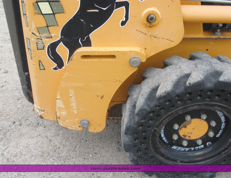 image for item 6635 2001 Mustang 2042 skid steer