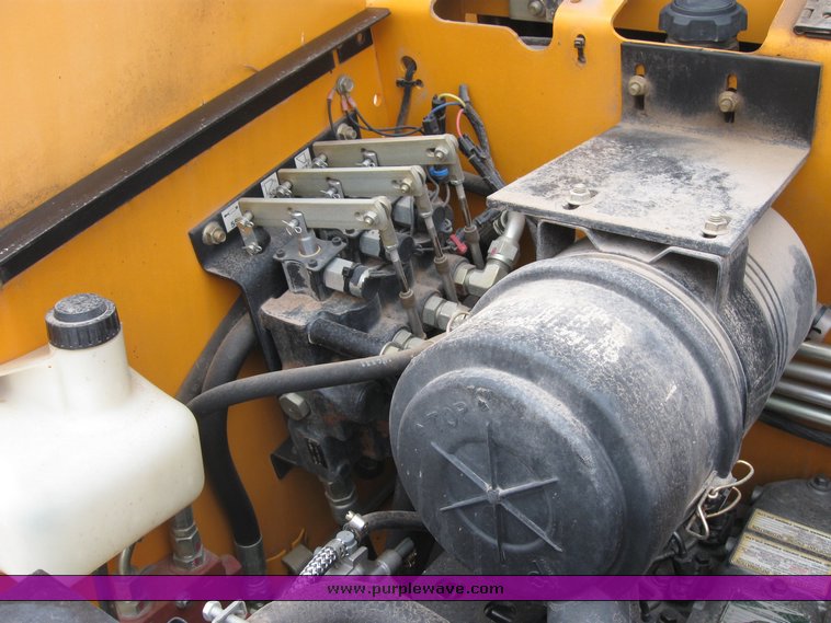 image for item 6635 2001 Mustang 2042 skid steer