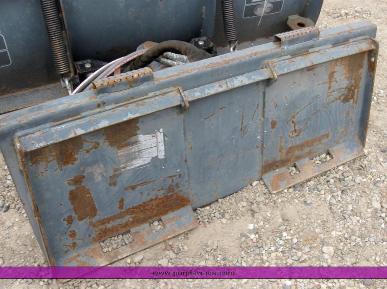 image for item 6635 2001 Mustang 2042 skid steer