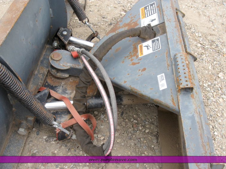 image for item 6635 2001 Mustang 2042 skid steer