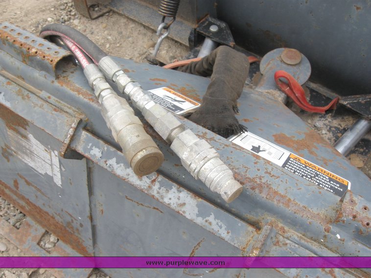 image for item 6635 2001 Mustang 2042 skid steer