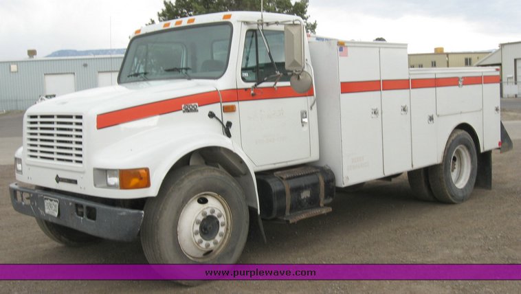 image for item 6637 2001 International 4700