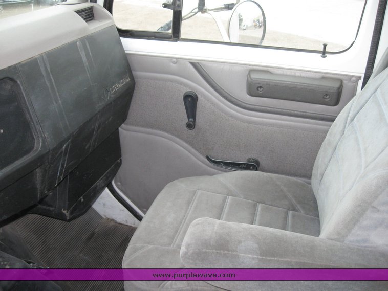 image for item 6637 2001 International 4700