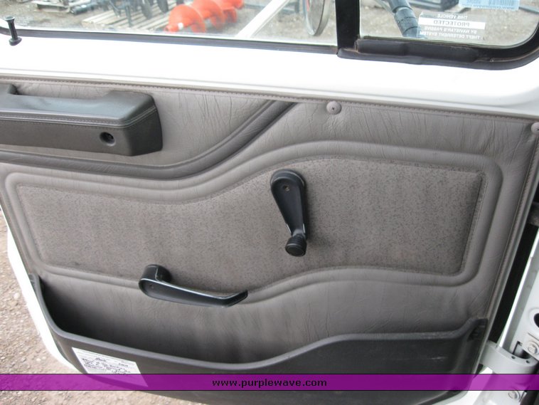 image for item 6637 2001 International 4700