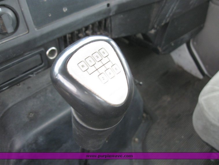 image for item 6637 2001 International 4700