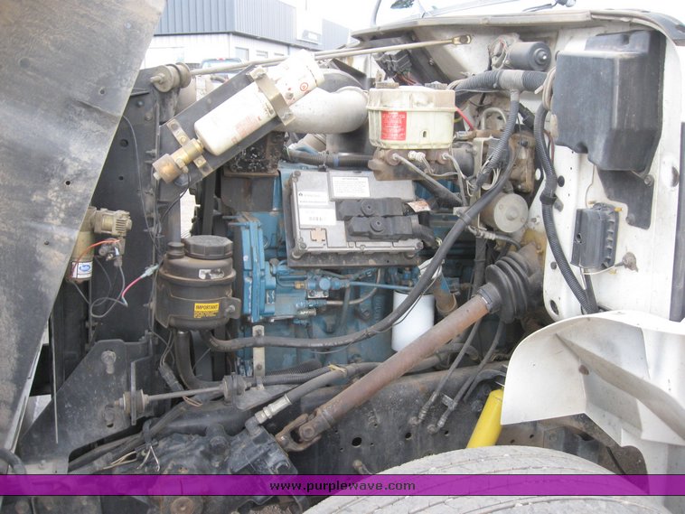 image for item 6637 2001 International 4700