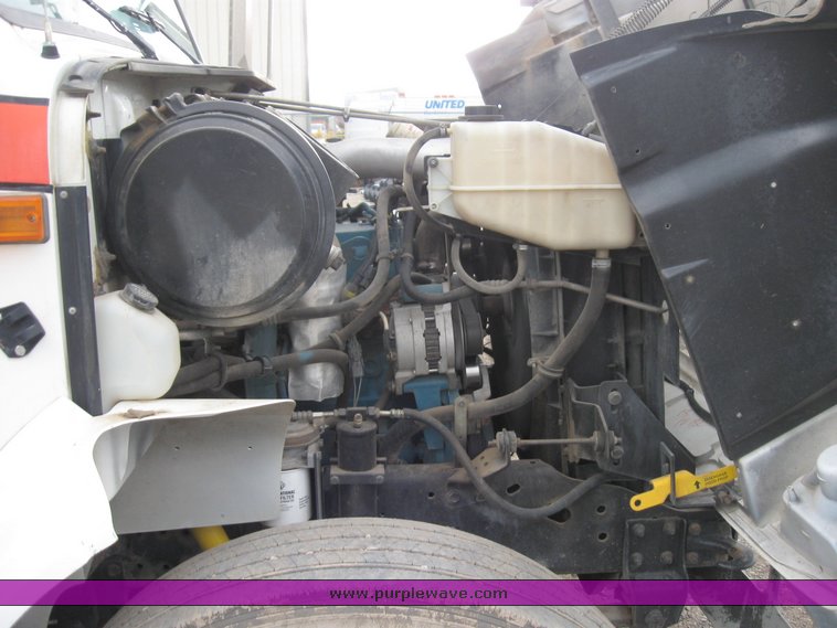 image for item 6637 2001 International 4700