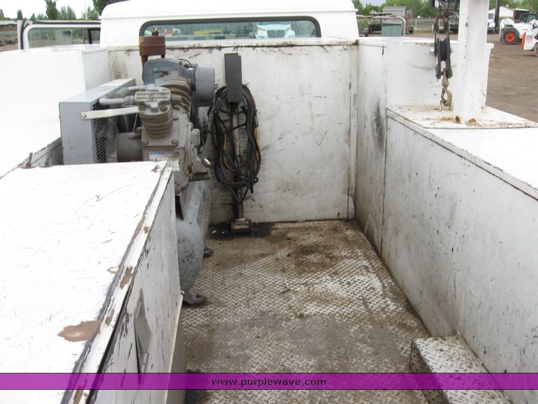 image for item 6637 2001 International 4700