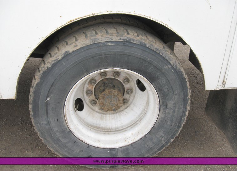 image for item 6637 2001 International 4700