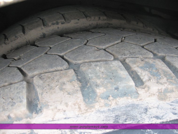 image for item 6637 2001 International 4700