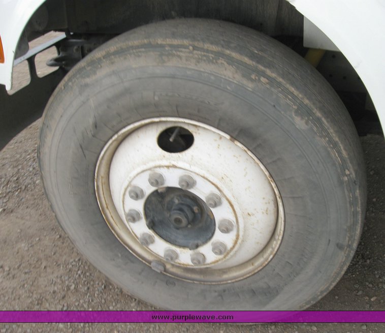 image for item 6637 2001 International 4700