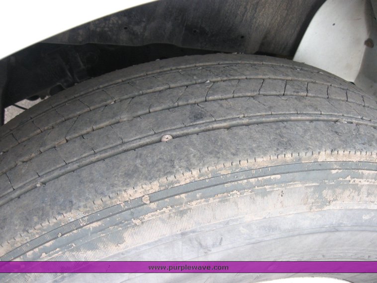 image for item 6637 2001 International 4700