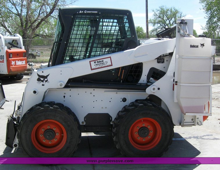 image for item 6698 2007 Bobcat S220 skid steer
