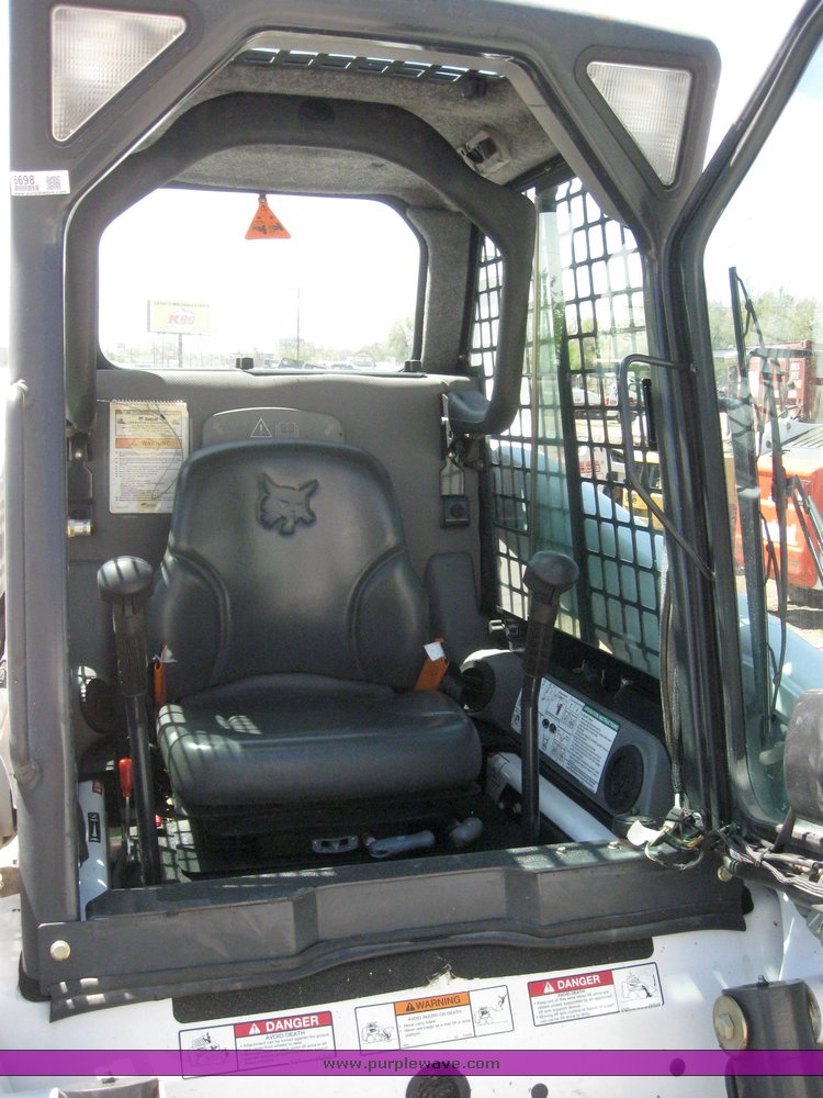image for item 6698 2007 Bobcat S220 skid steer